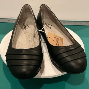 Cliffs by WHITE MOUNTAIN Black Women's Pleated Round-Toe Flats Size 7.5W NWT